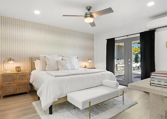 Homes - The Camelback Manor *