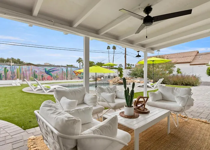 Homes - The Camelback Manor