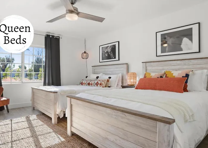 Homes - The Camelback Manor