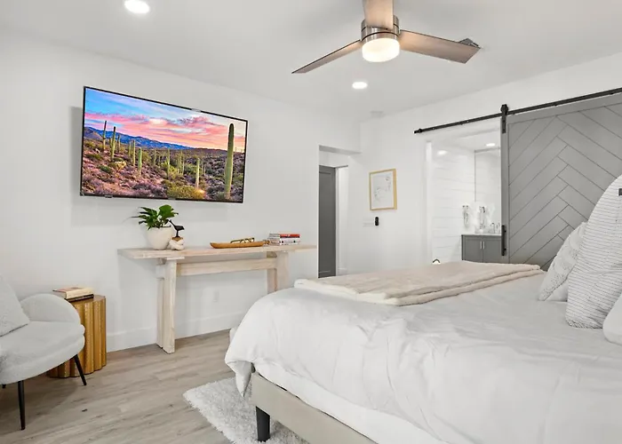 Homes - The Camelback Manor