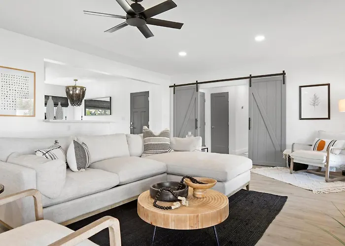 Homes - The Camelback Manor *