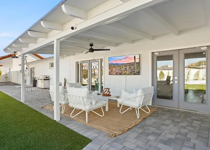Homes - The Camelback Manor
