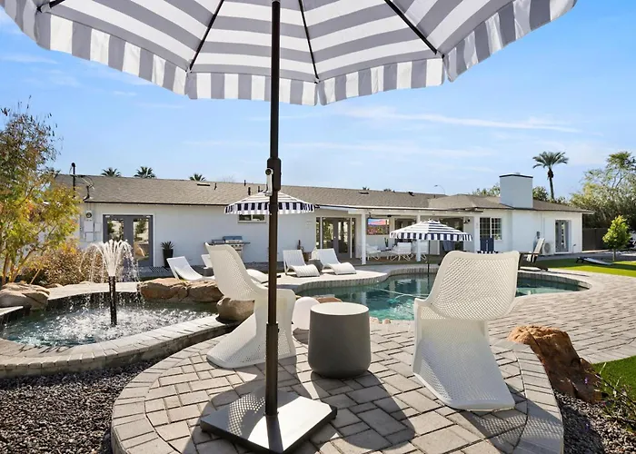 Homes - The Camelback Manor Ferienhaus