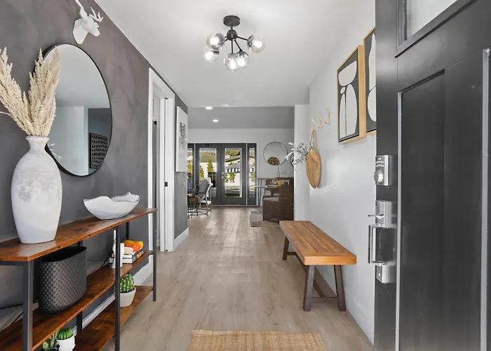 Homes - The Camelback Manor *