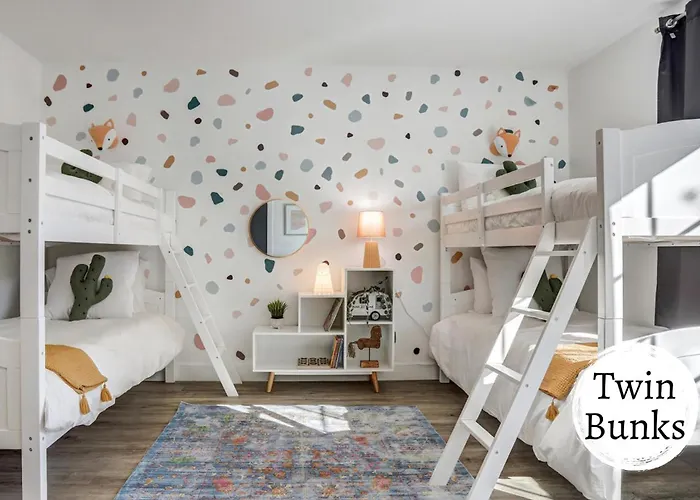 Homes - The Camelback Manor