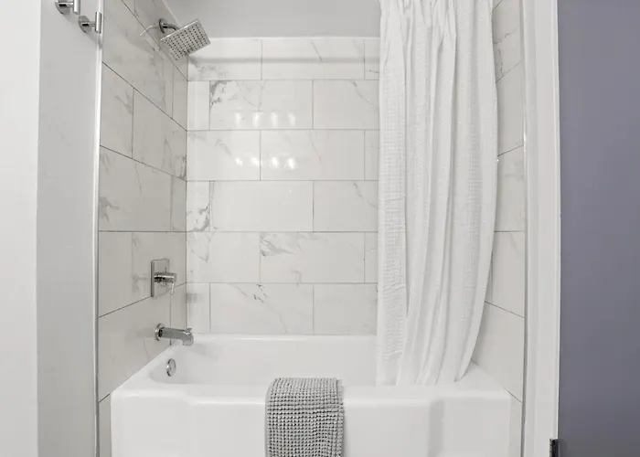 Homes - The Camelback Manor *